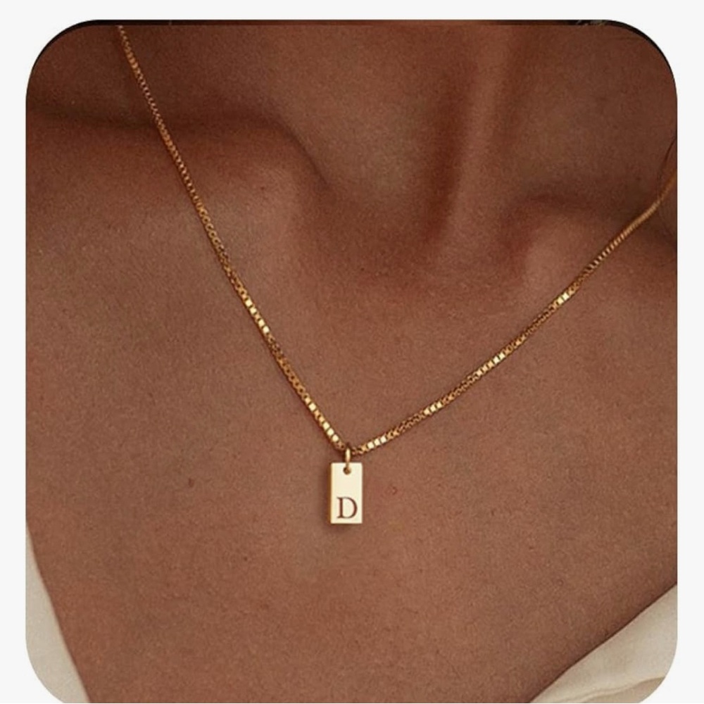 Elegant Gold Letter Pendant Necklace